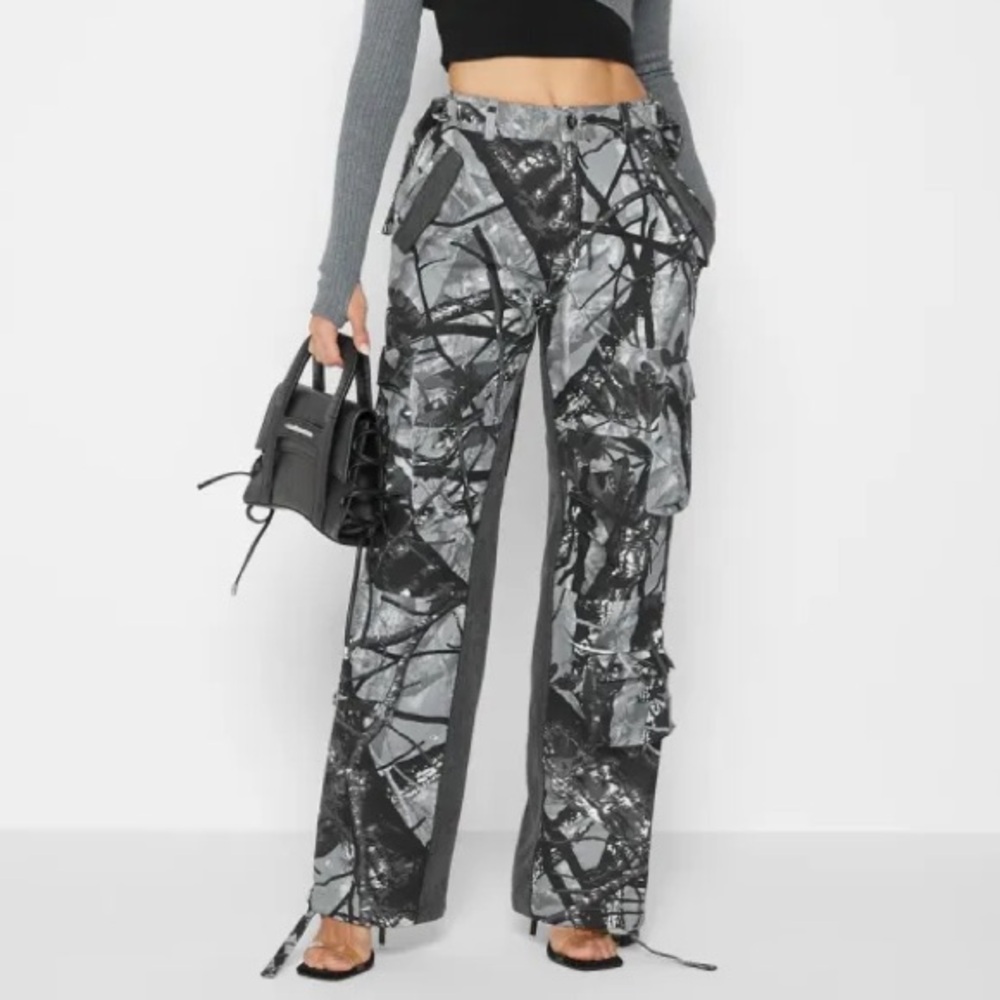 Maniere De Voir Black and Gray Abstract Women's cargo jeans